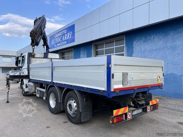 Truck with fixed flatbed and crane Iveco Stralis 420