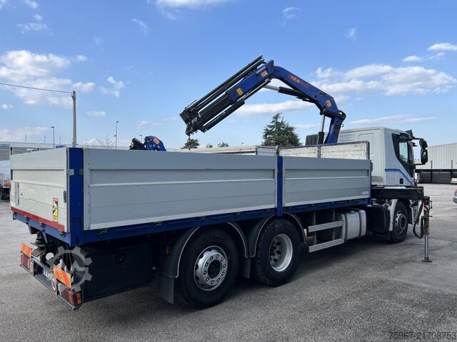 Truck with fixed flatbed and crane Iveco Stralis 420