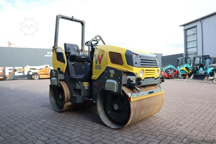 Tandem roller Wacker Neuson RD28-120 Diesel, Front And Rear Vibrating Smooth D