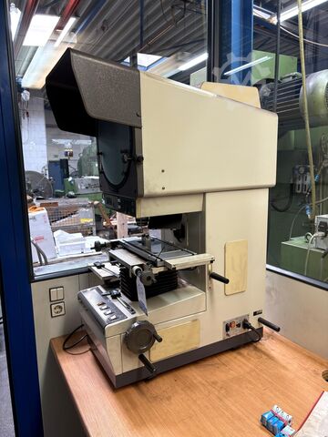Profile projector MITUTOYO PJ 300
