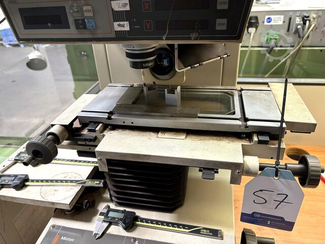 Profile projector MITUTOYO PJ 300