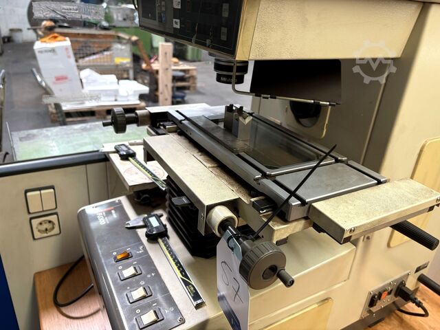 Profile projector MITUTOYO PJ 300