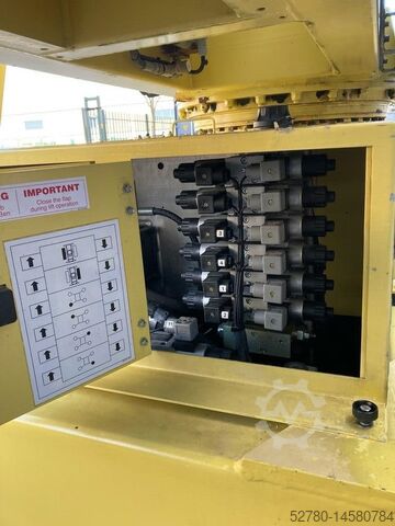 Telescopic boom lift Teupen Leo 25 T