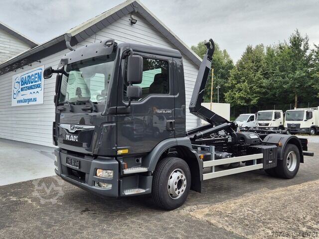 Roll-off tipper truck man TGM 15.250 Abrollkipper Multi Haken 900-1570mm