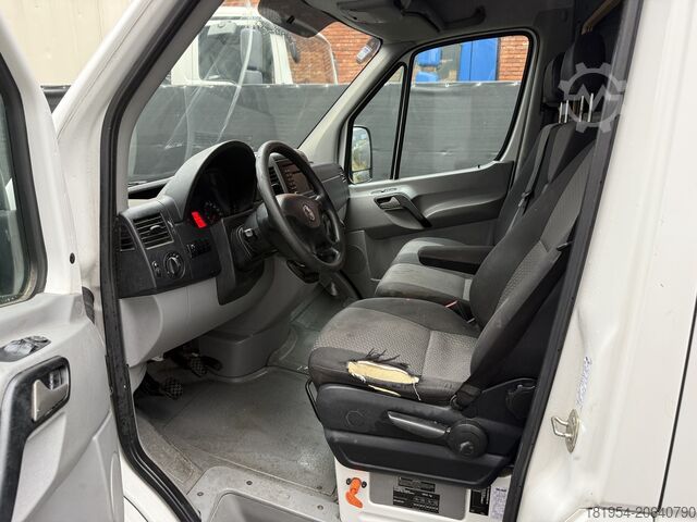 Van with high roof VW crafter 2.0tdi L2H2 laadklep