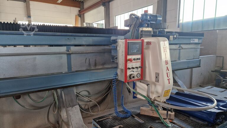 Manual machining center Thibaut T 108 L V3 mit 5 Meter Wandelement