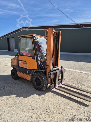 Forklift Toyota 02-5FD30