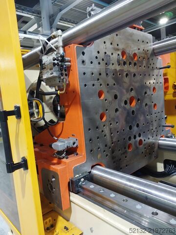 Injection molding machine Arburg und Husky 
