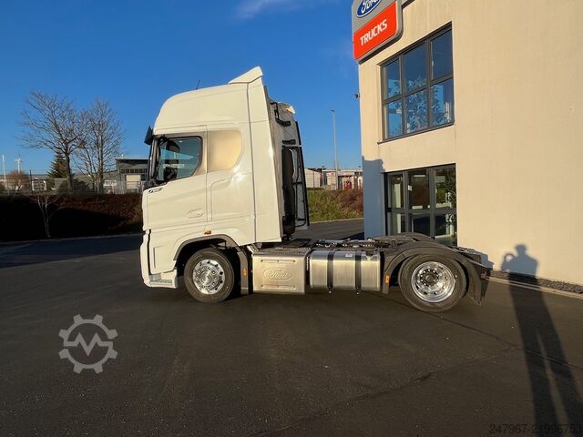 Mega / Ultra / LowLiner tractor unit Ford F-MAX LL
