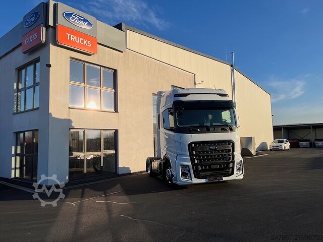 Mega / Ultra / LowLiner tractor unit Ford F-MAX LL