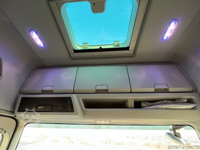 Mega / Ultra / LowLiner tractor unit Ford F-MAX LL