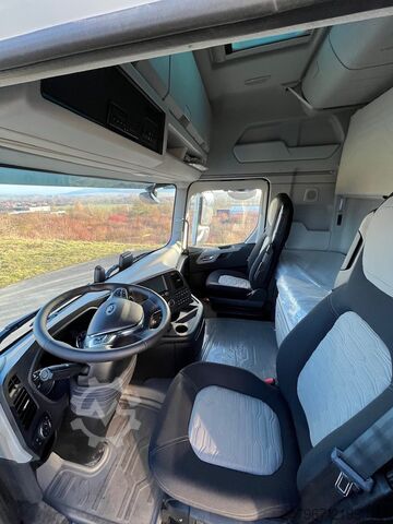 Mega / Ultra / LowLiner tractor unit Ford F-MAX LL