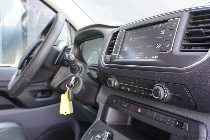 Delivery van Peugeot Expert 2.0 BlueHDI 122 PK Automaat L2 EURO 6 - ...