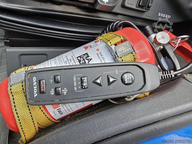 LKW mit Kühlkoffer VOLVO FM330 6x2 FRIGOBLOCK Multizone Lenk u. L