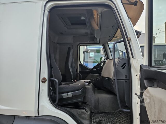 LKW mit Kofferaufbau Volvo FL 240 4x2 16tons Seitentüren Koff