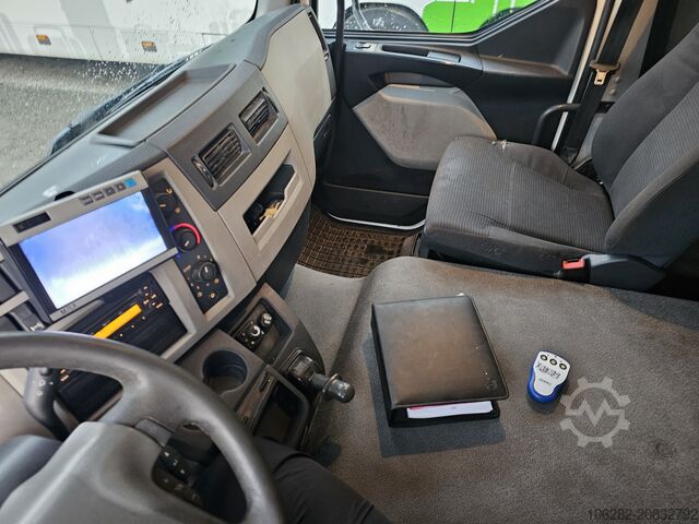 LKW mit Kofferaufbau Volvo FL 240 4x2 16tons Seitentüren Koff