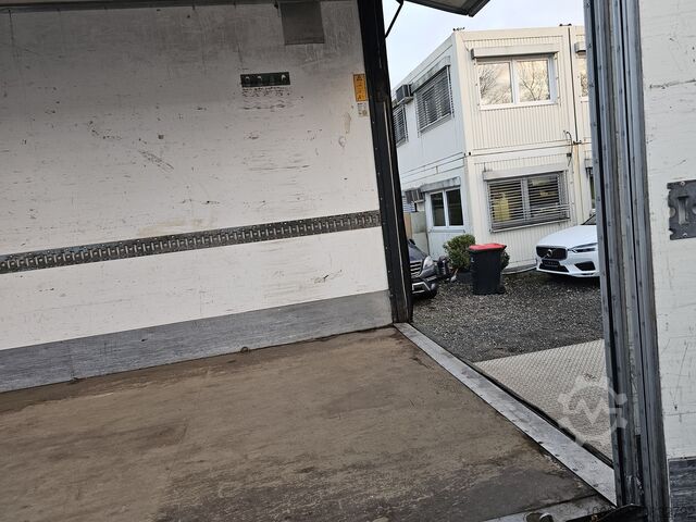 LKW mit Kofferaufbau Volvo FL 240 4x2 16tons Seitentüren Koff