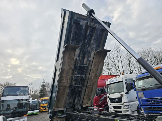 Kipper LKW VOLVO FM-480-37 8x4 Kipper Ad-Blue Lift-Lenk