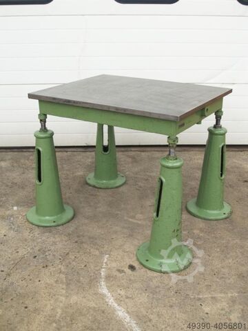 Richt- und Schweißplatte; Stahlguß-Grauguß stark verrippt, ehemalige Anreißplatte und Messplatte, sc SIEGFRIED WEYRAUCH 1000x800