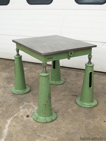 Richt- und Schweißplatte; Stahlguß-Grauguß stark verrippt, ehemalige Anreißplatte und Messplatte, sc SIEGFRIED WEYRAUCH 1000x800