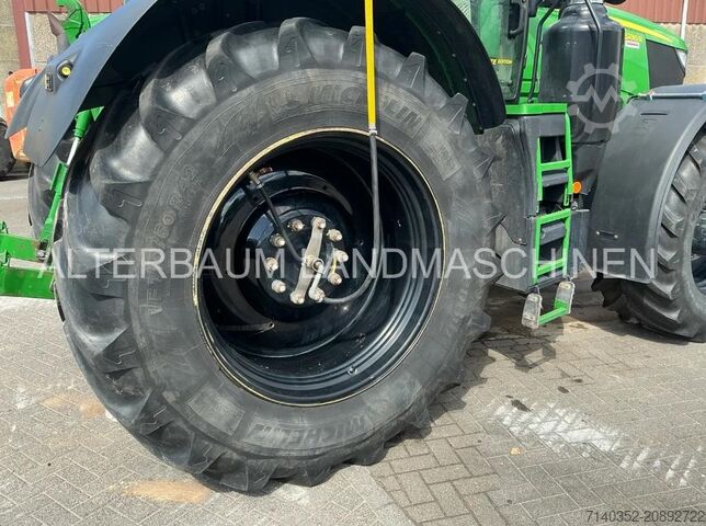 Traktor John Deere 6230R