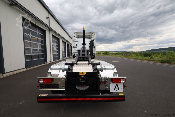 Roll-off tipper truck Ford F-Line 2642