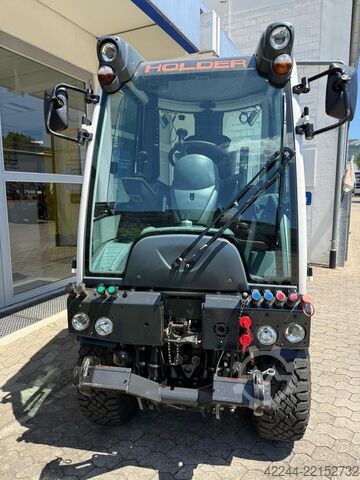 Municipal vehicle / implement carrier Holder C 250