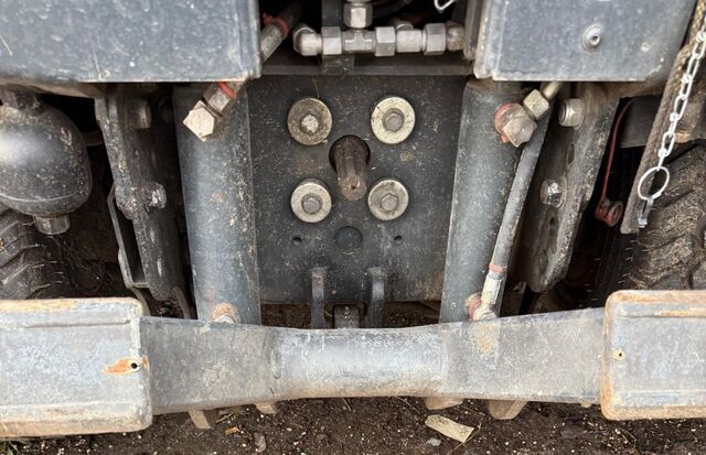 Municipal vehicle / implement carrier Holder C 250