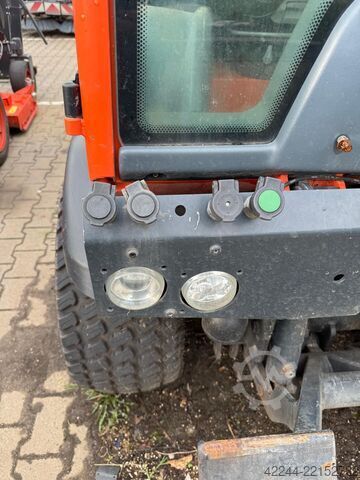 Municipal vehicle / implement carrier Holder C 250