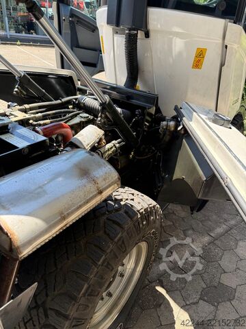Municipal vehicle / implement carrier Holder C 250