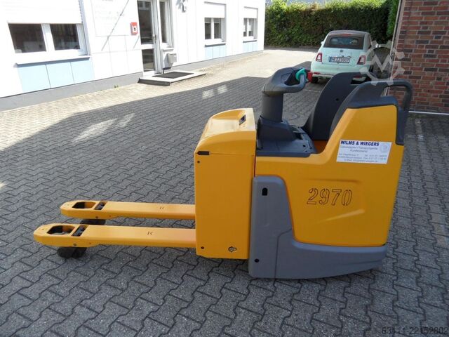 Electric Pallet Truck Jungheinrich ERE 225 - feste Plattform - 2017