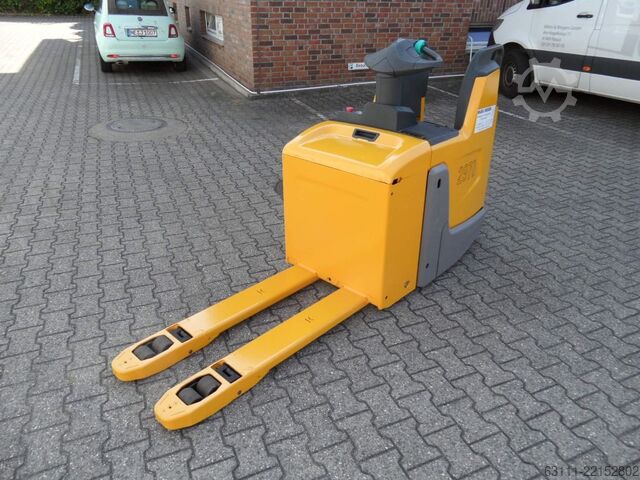 Electric Pallet Truck Jungheinrich ERE 225 - feste Plattform - 2017