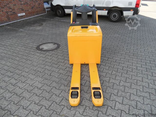 Electric Pallet Truck Jungheinrich ERE 225 - feste Plattform - 2017