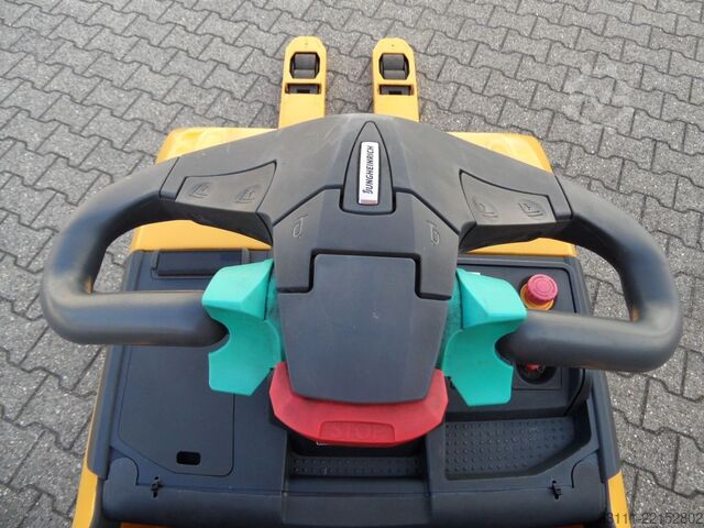 Electric Pallet Truck Jungheinrich ERE 225 - feste Plattform - 2017