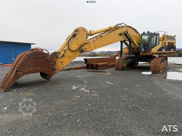 Crawler excavator CAT 365C excavator with tooth bucket