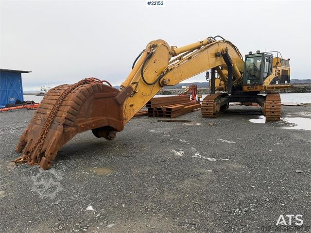 Crawler excavator CAT 365C excavator with tooth bucket