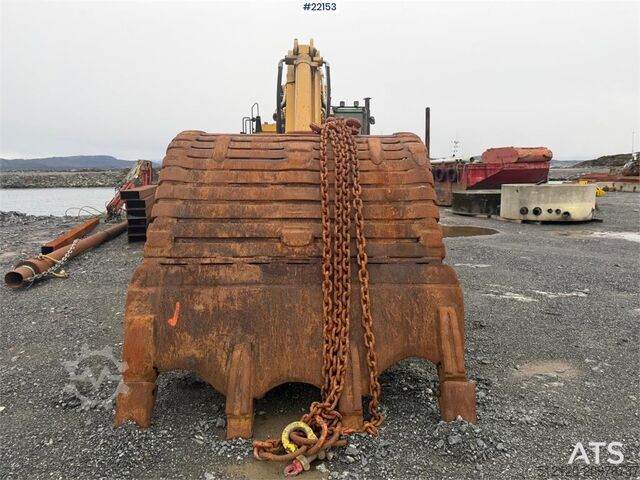 Crawler excavator CAT 365C excavator with tooth bucket