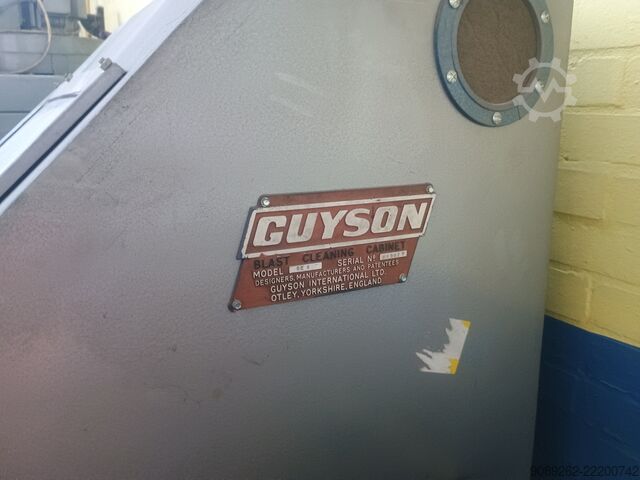 Manual blast cabinet with dust extractor Guyson GE6