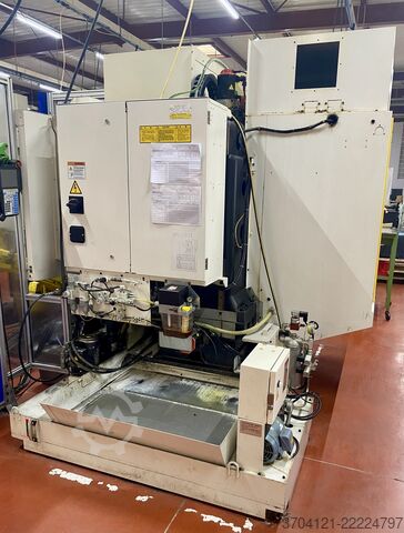 Vertikal-Bearbeitungszentrum + DDR-Rundtisch FANUC ROBODRILL D21LIB5 + DDR-T