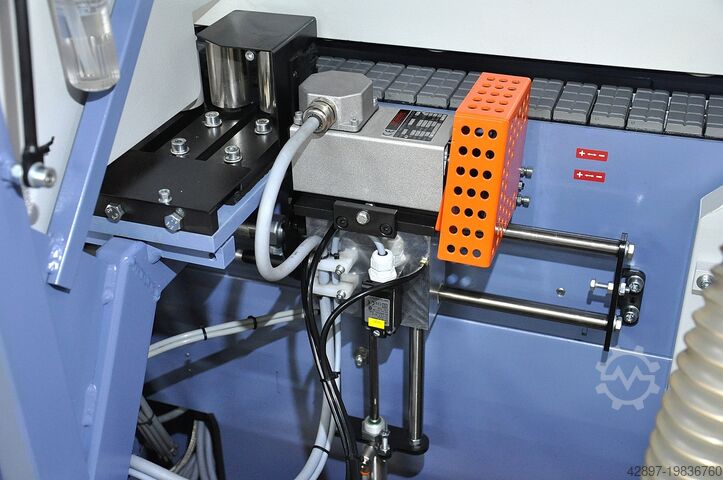 Kantenanleimmaschine mit Fuegen Hebrock F4
