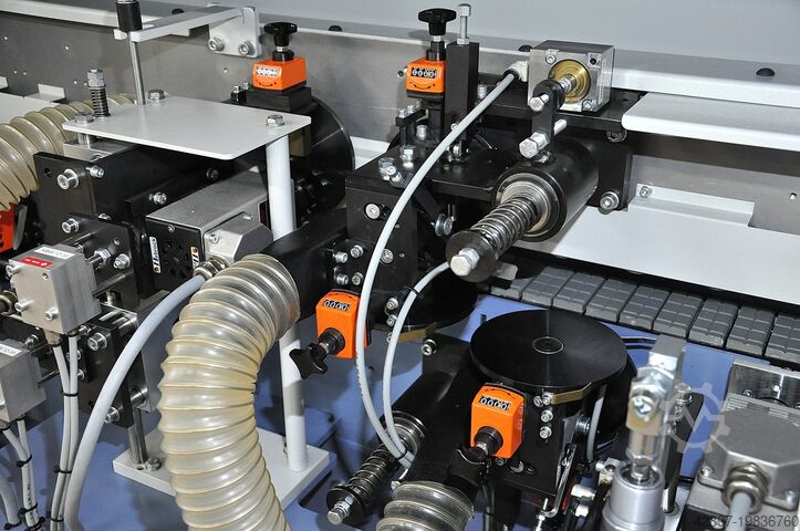 Kantenanleimmaschine mit Fuegen Hebrock F4