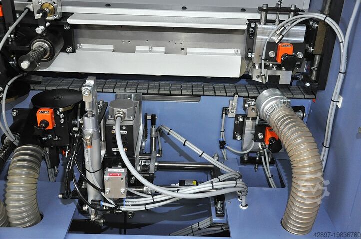 Kantenanleimmaschine mit Fuegen Hebrock F4