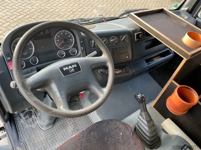 Curtain sider van MAN TGL 8.210 BB Pritsche/ 2xAHK+Öl/ NL  2.9t