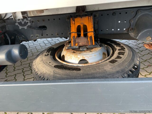 Curtain sider van MAN TGL 8.210 BB Pritsche/ 2xAHK+Öl/ NL  2.9t