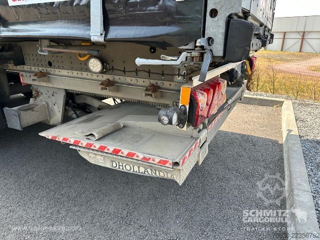 Auflieger mit Pritsche & Plane Schmitz Cargobull Semitrailer Curtainsider Standard Hayon