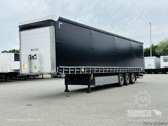 Auflieger mit Pritsche & Plane Schmitz Cargobull Curtainsider Standard Getränke