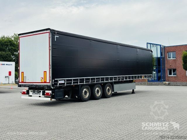 Auflieger mit Pritsche & Plane Schmitz Cargobull Curtainsider Standard Getränke