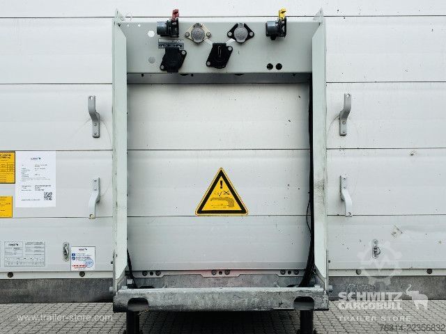 Auflieger mit Pritsche & Plane Schmitz Cargobull Curtainsider Standard Getränke