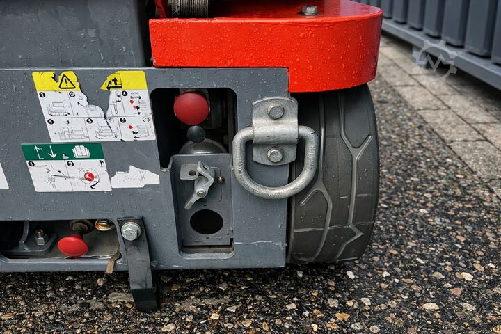 Scissor lift SkyJack SJ 12 | 2013