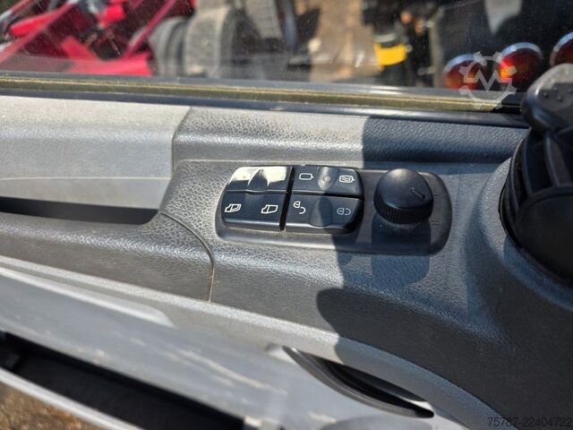 Swap body truck MERCEDES-BENZ 1524 BDF mit Klima, Ladebordwand, 2 x Bett